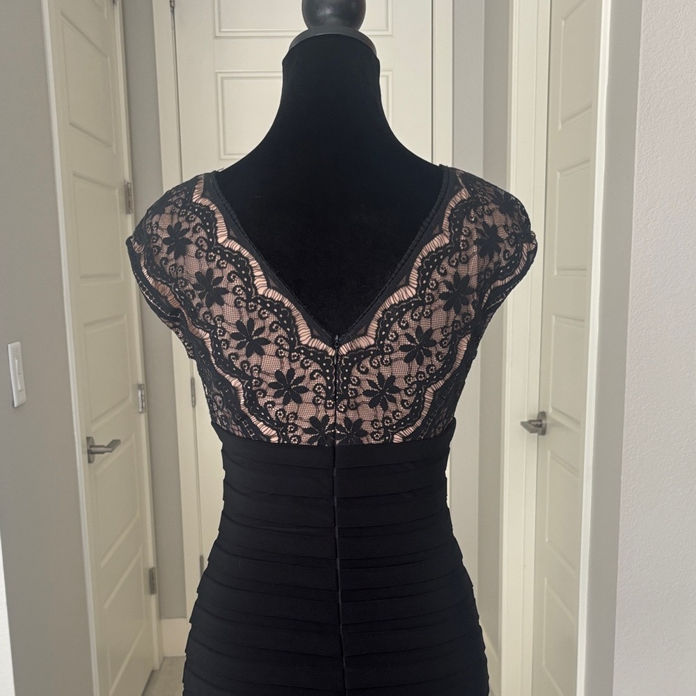 Adrianna Papell Black Lace & Shutter Pleat Dress Size 4 - Picture 10 of 14